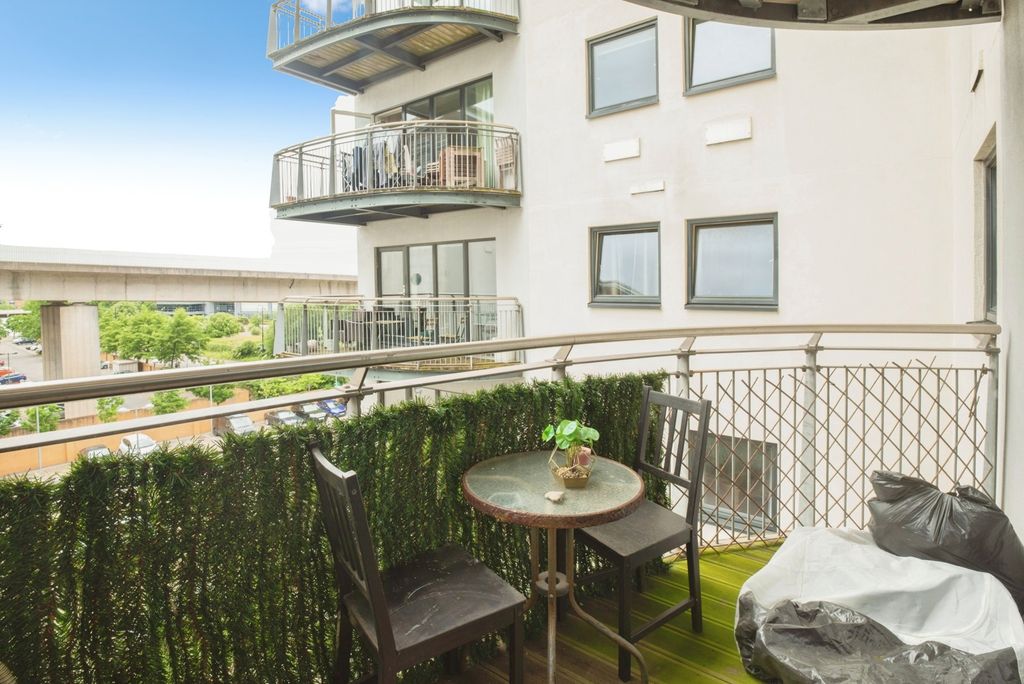 Property photo 1 of 13 Balcony