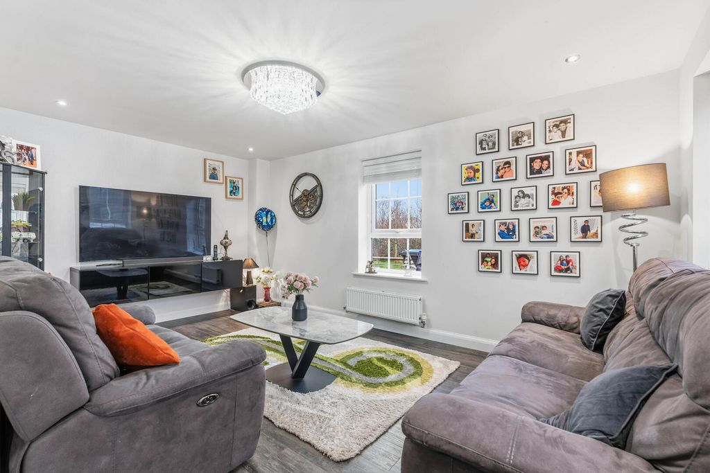 Property photo 2 of 32 Living Room