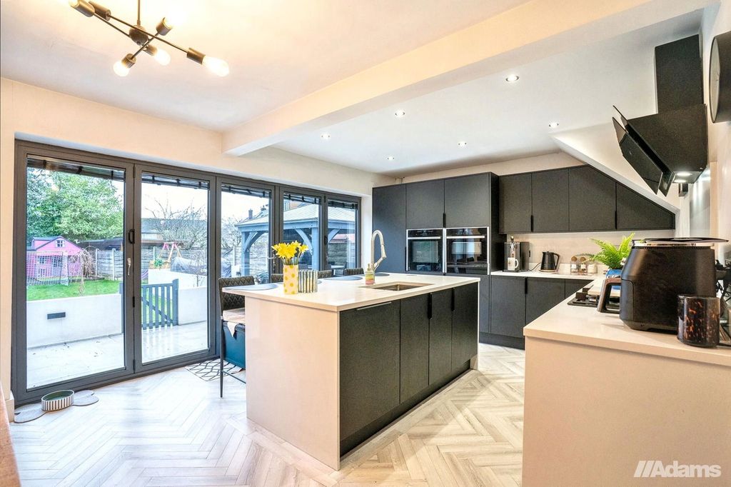 Property photo 2 of 30