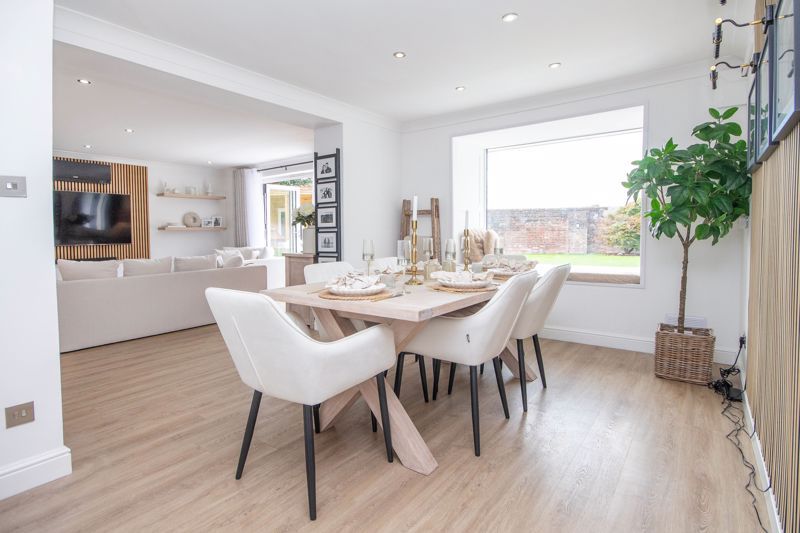 Property photo 3 of 27 Dining Area