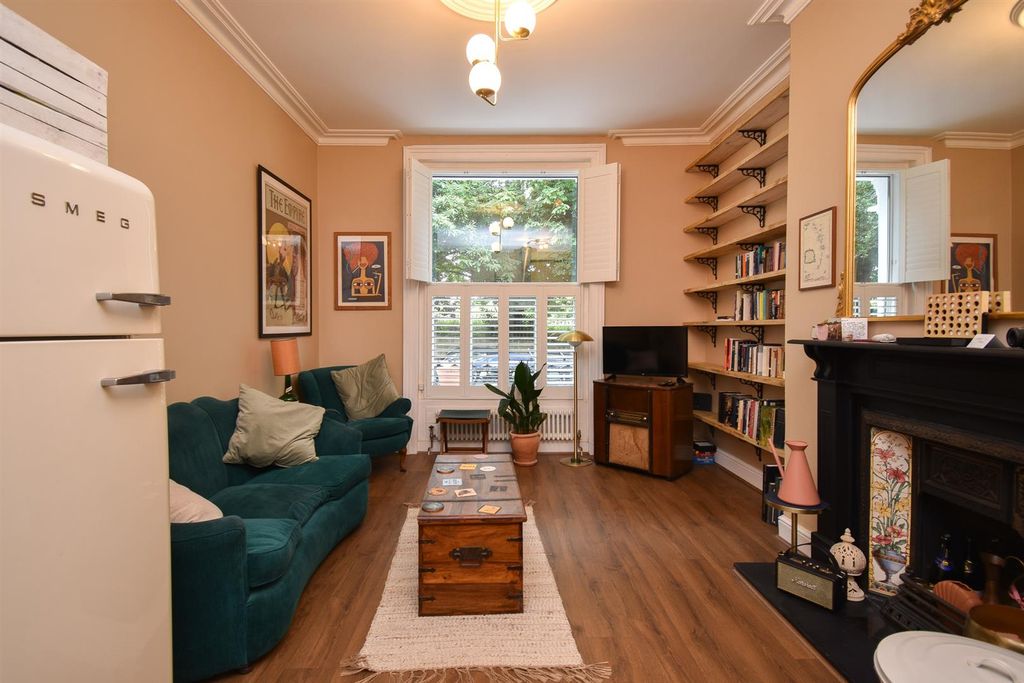 Property photo 2 of 9 Living Space