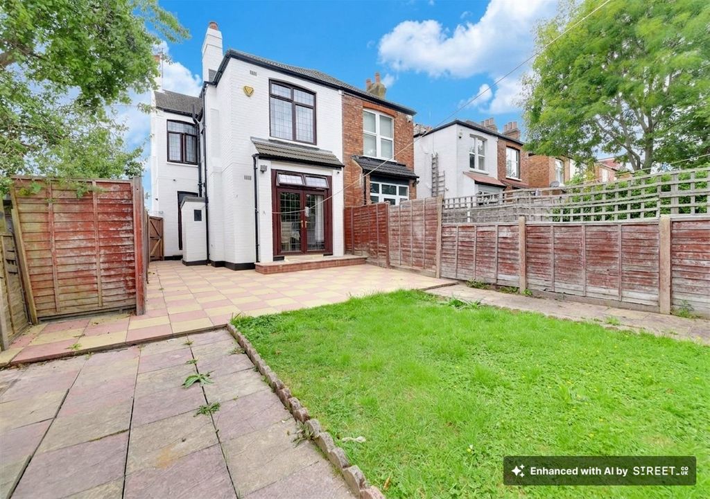 Property photo 3 of 12