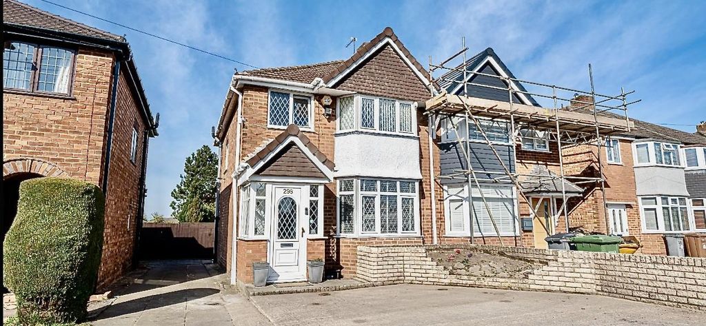 Property photo 1 of 23 Front Garden/Driveway