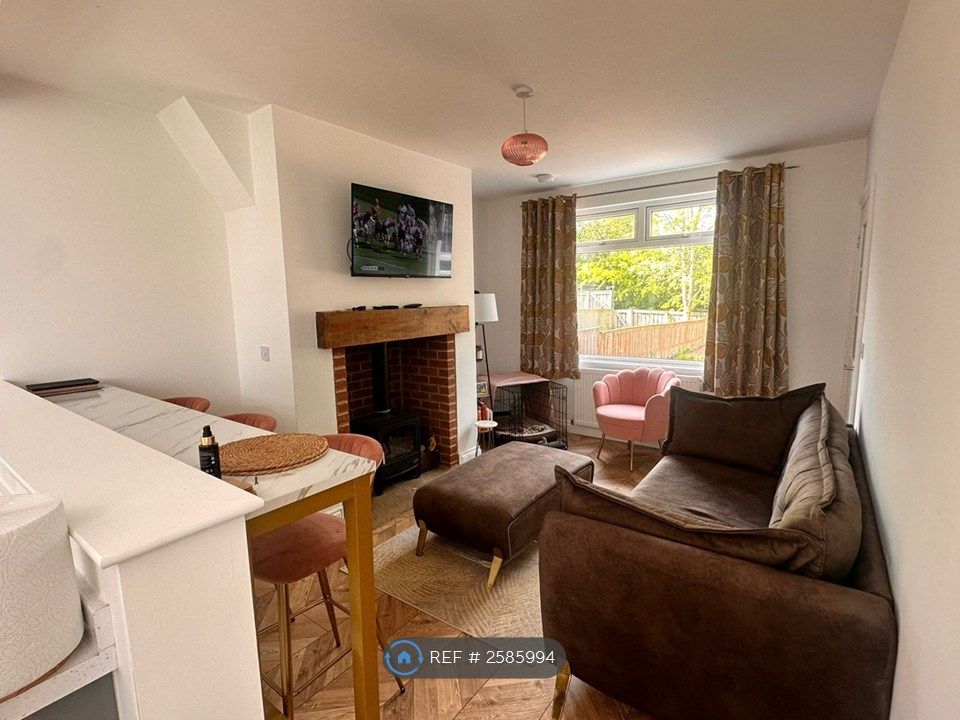Property photo 2 of 10 Living Room