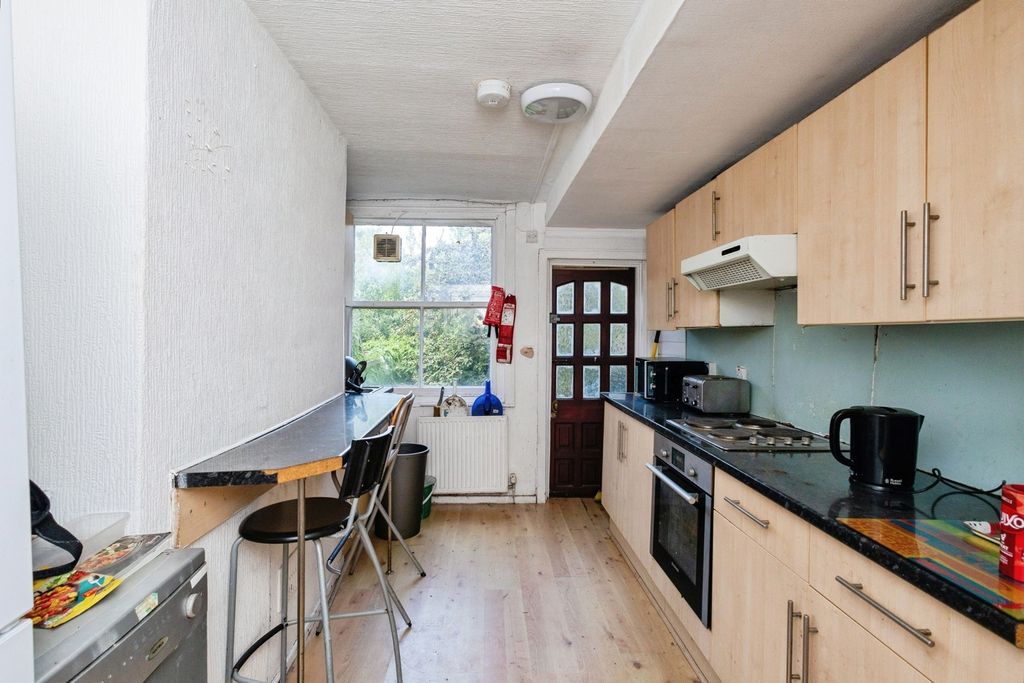 Property photo 3 of 17 Photo
