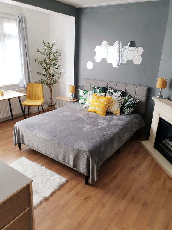 Property photo 1 of 20 3 Bedroom Garden Flat For Rent In Chingford