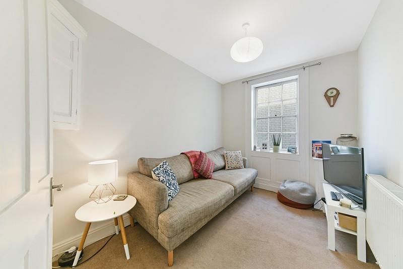 Property photo 3 of 9 (Main)