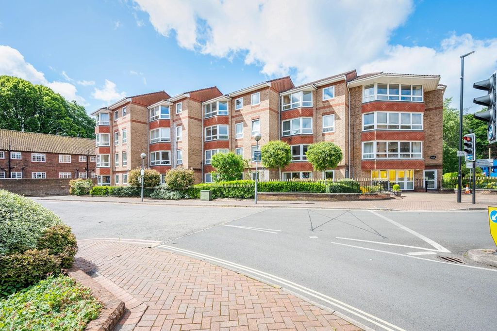 Property photo 1 of 13 Ashurst