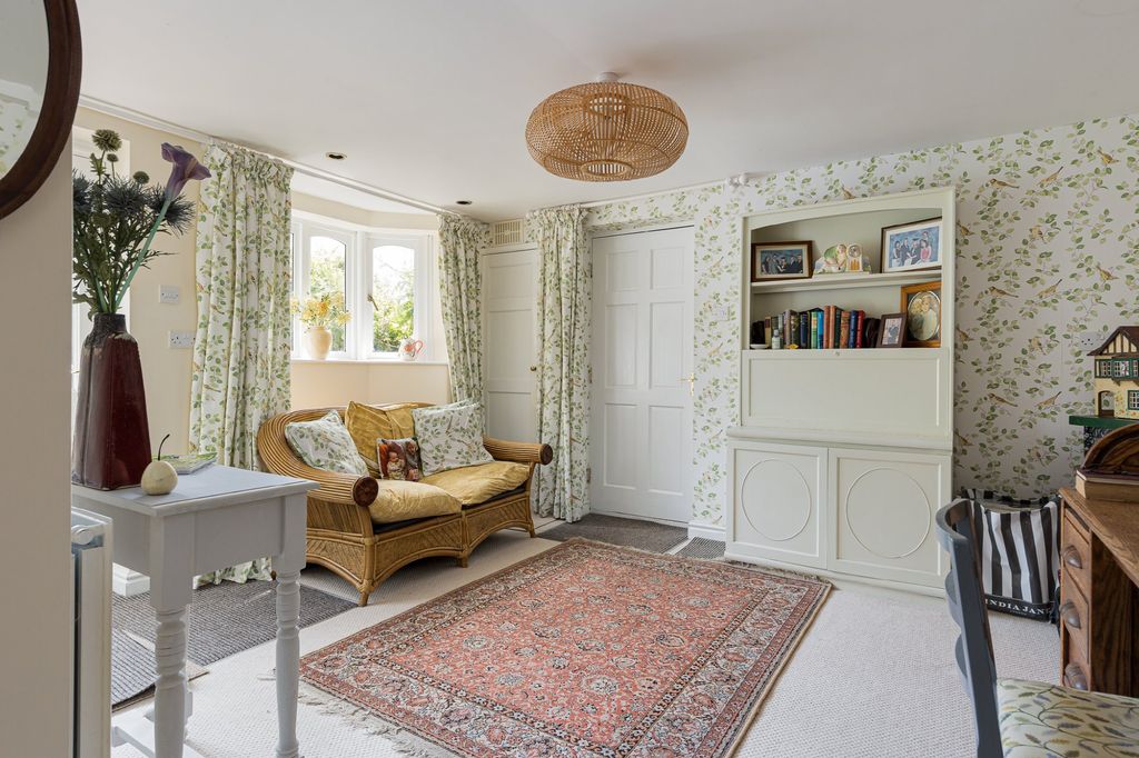 Property photo 3 of 47 Sitting Room