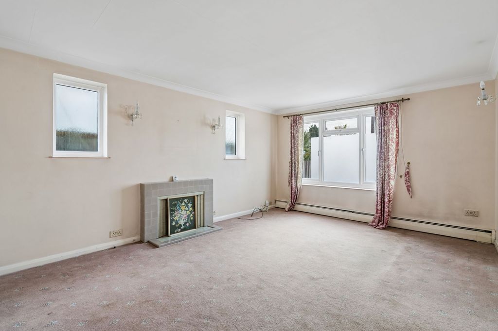 Property photo 2 of 25 Lounge