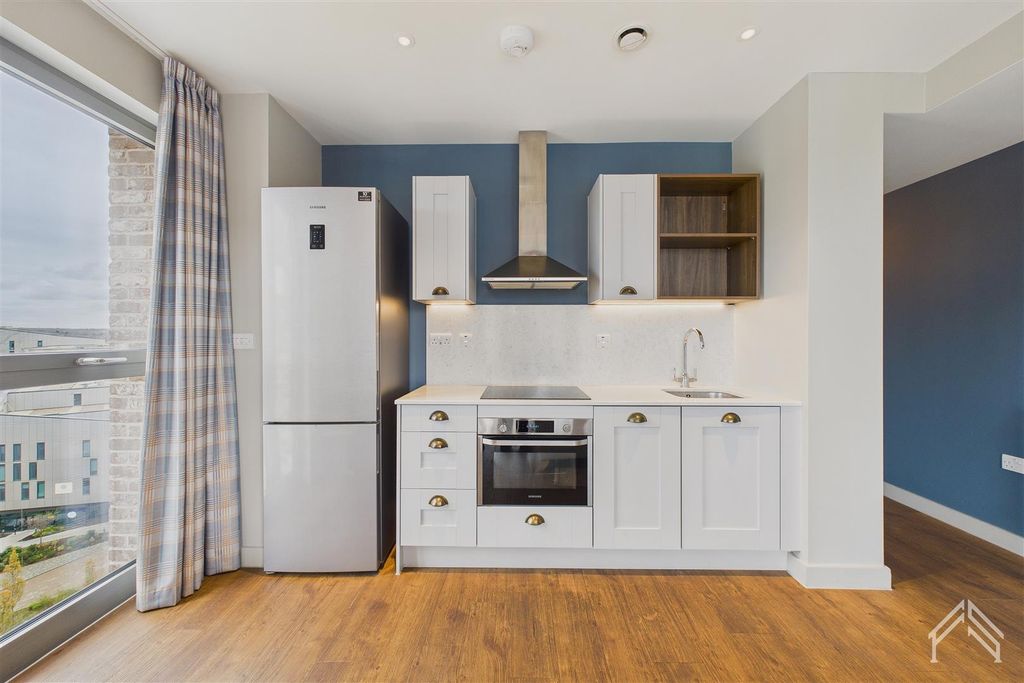 Property photo 2 of 12 Cam02700G0-Pr0426-Still021.Jpg