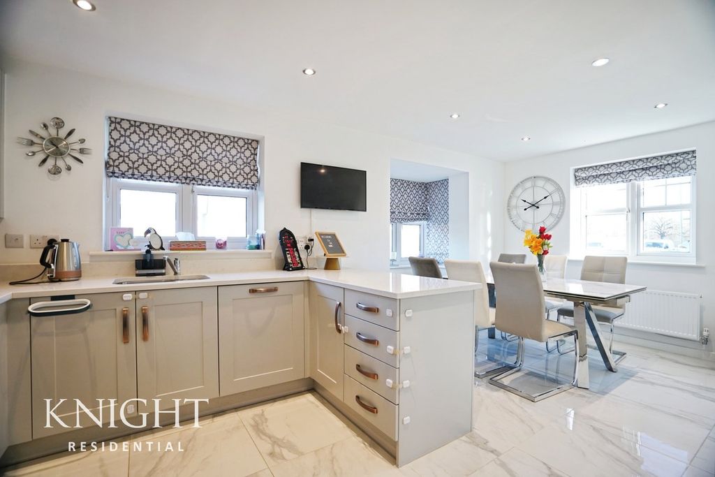 Property photo 3 of 25