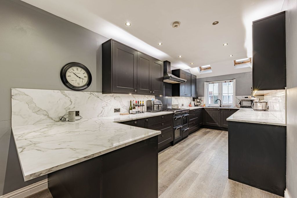 Property photo 2 of 28 Kitchen / Dining Room (1)