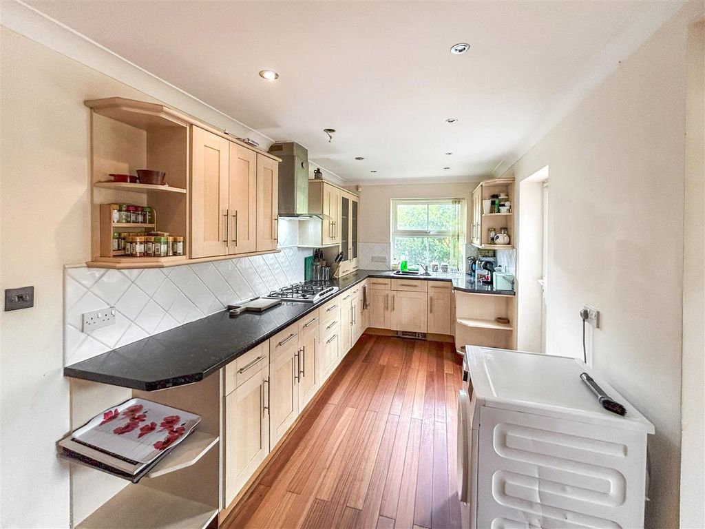 Property photo 3 of 16 25-06-2025__09-32-43_Kitchen1.7Dzro.Jpg