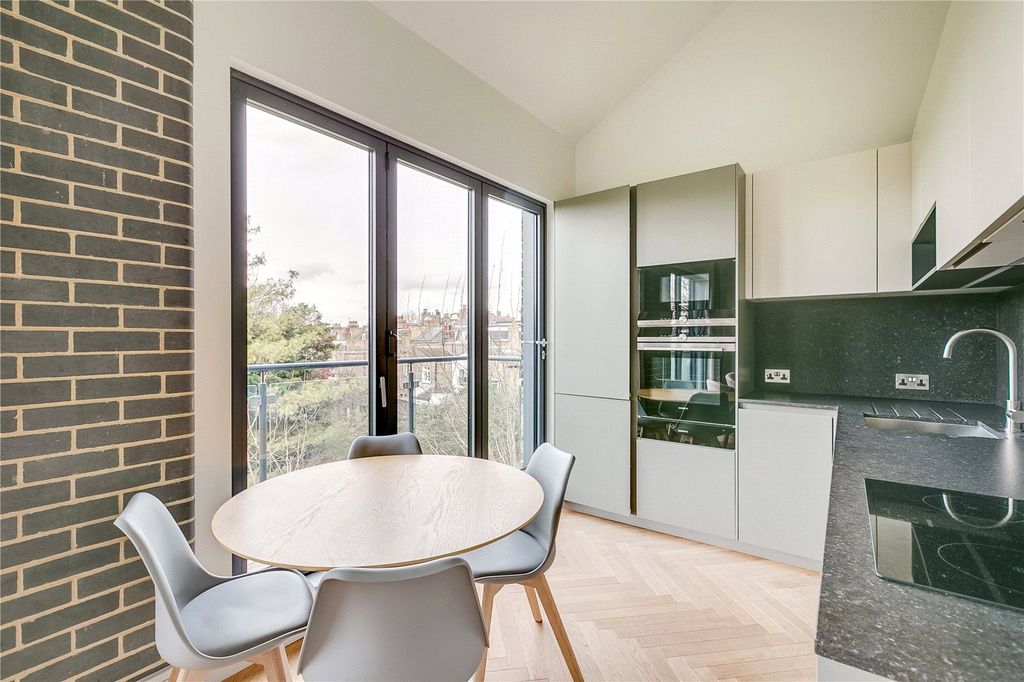 Property photo 2 of 10 Kitchen