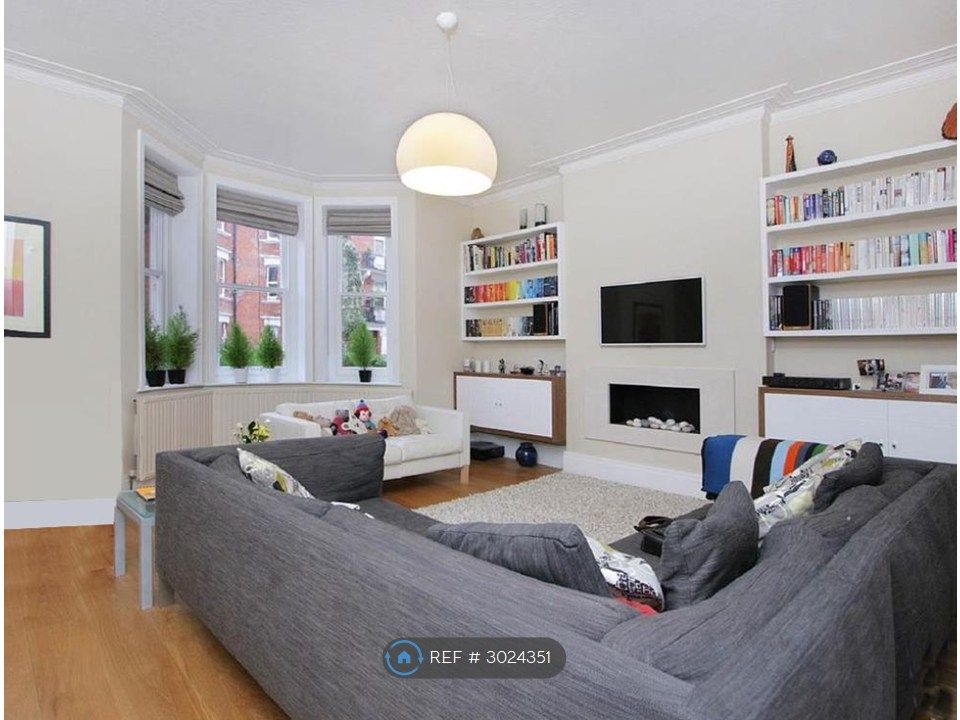 Property photo 1 of 10 Lounge