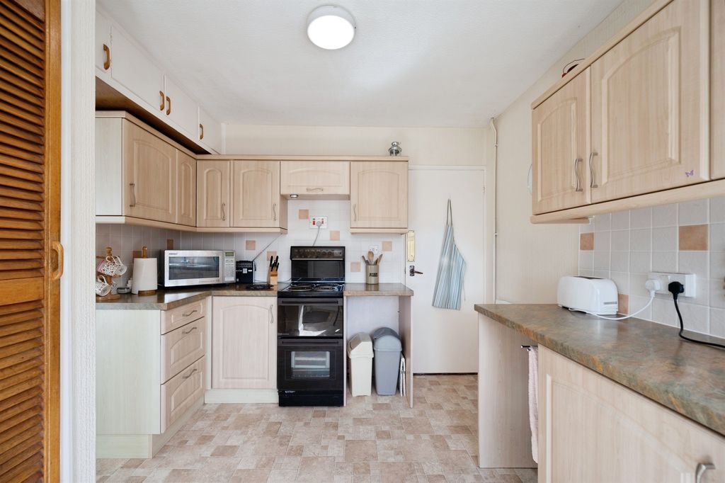 Property photo 3 of 17