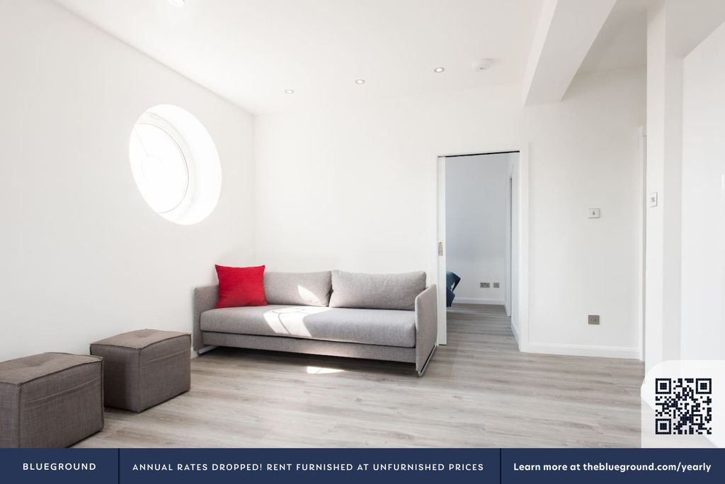 Property photo 3 of 34 Living Room