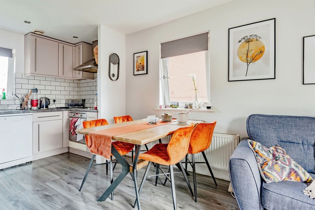 Property photo 3 of 16