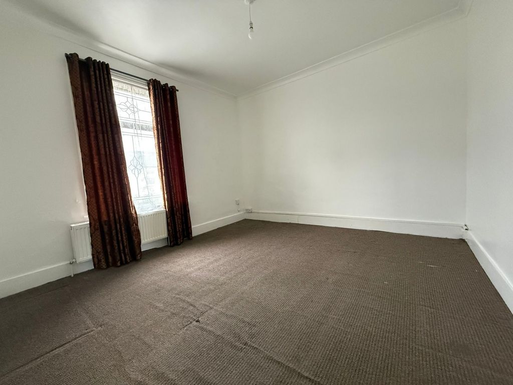 Property photo 3 of 9 Gallery