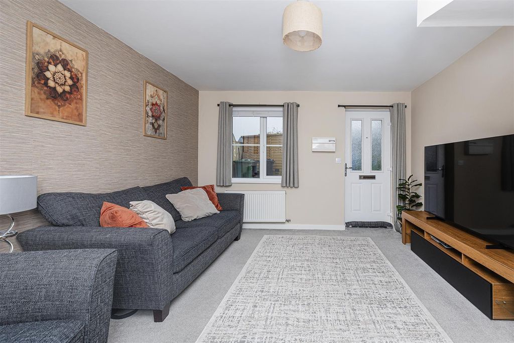 Property photo 3 of 30 Living Room