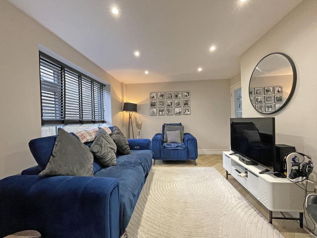 Property photo 2 of 20 Orchard Avenue 12 - Lounge Front.Jpg