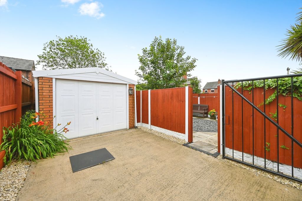 Property photo 2 of 17 Photo