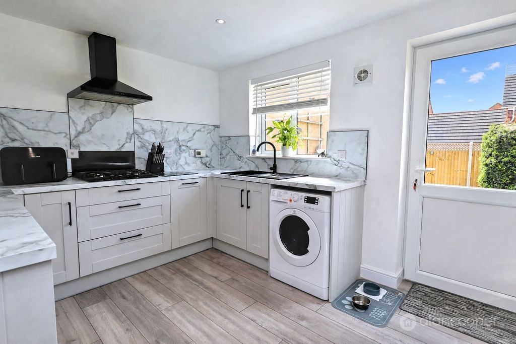 Property photo 3 of 22 5172153