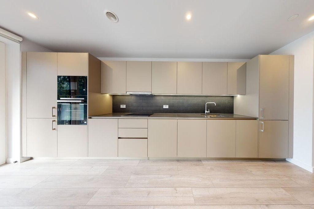 Property photo 1 of 32