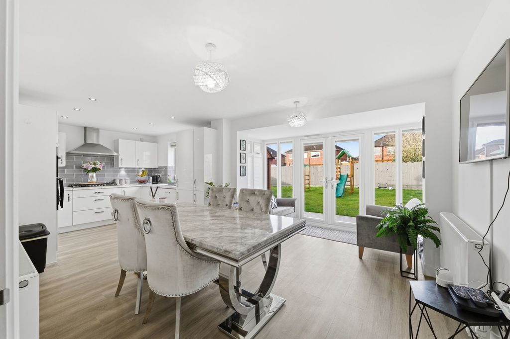 Property photo 2 of 31