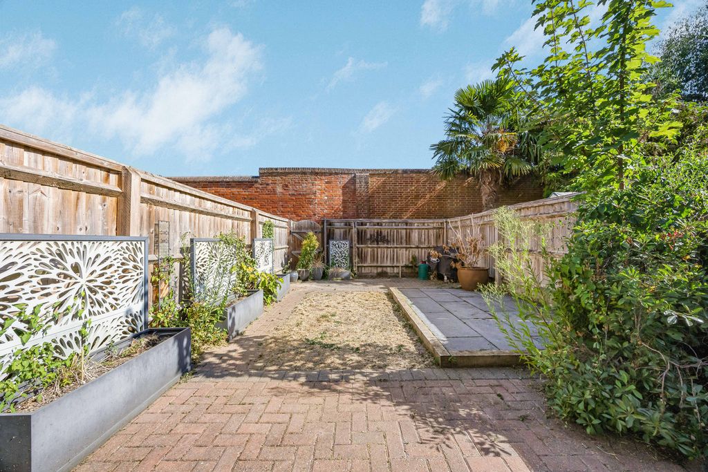 Property photo 2 of 23