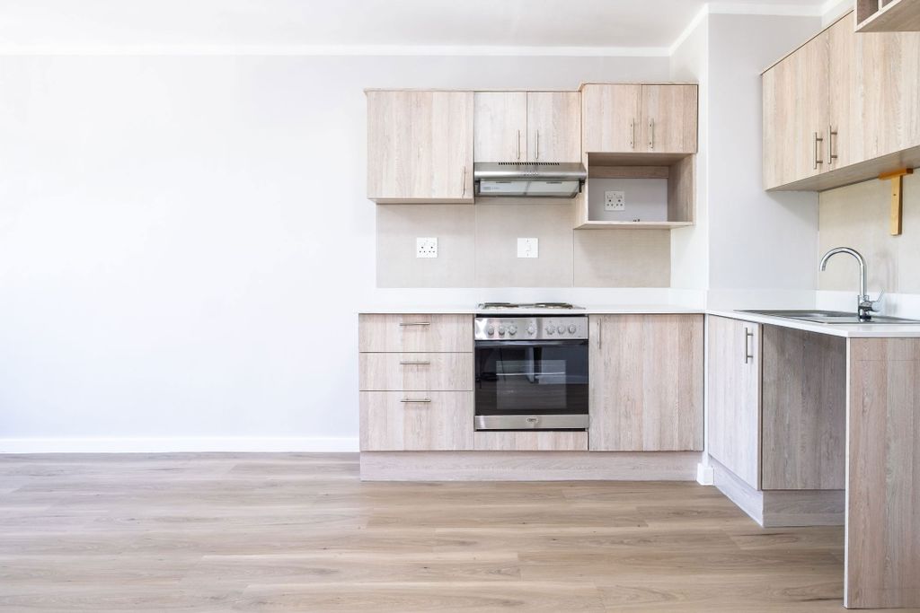 Property photo 3 of 17 Kw1738147