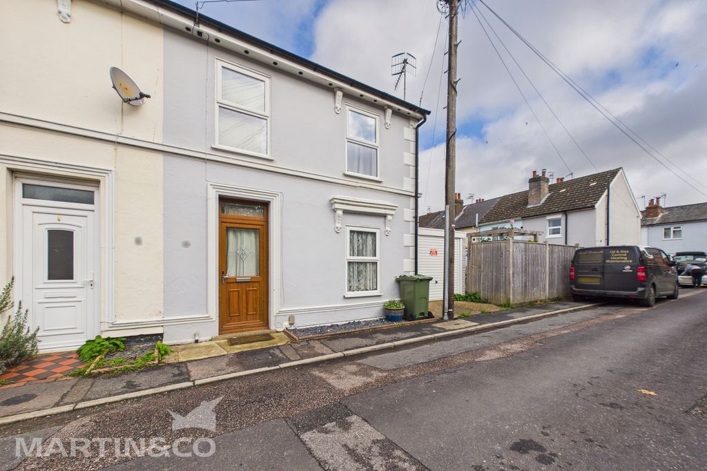 Property photo 2 of 11 Cam01953G0-Pr0130-Still010