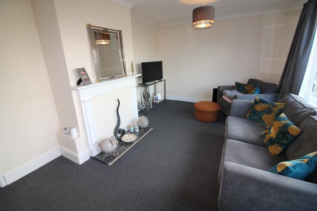 Property photo 2 of 8 Lounge