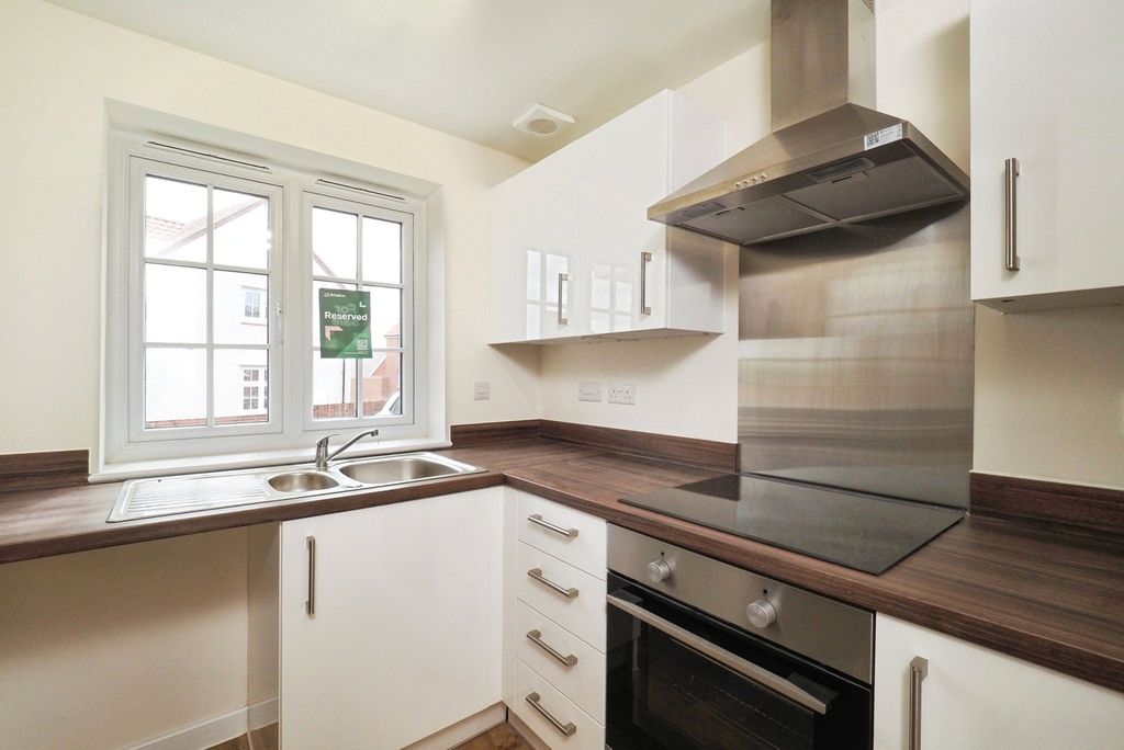 Property photo 3 of 15 Kitchen