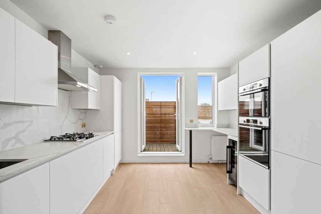 Property photo 3 of 13 Kitchen