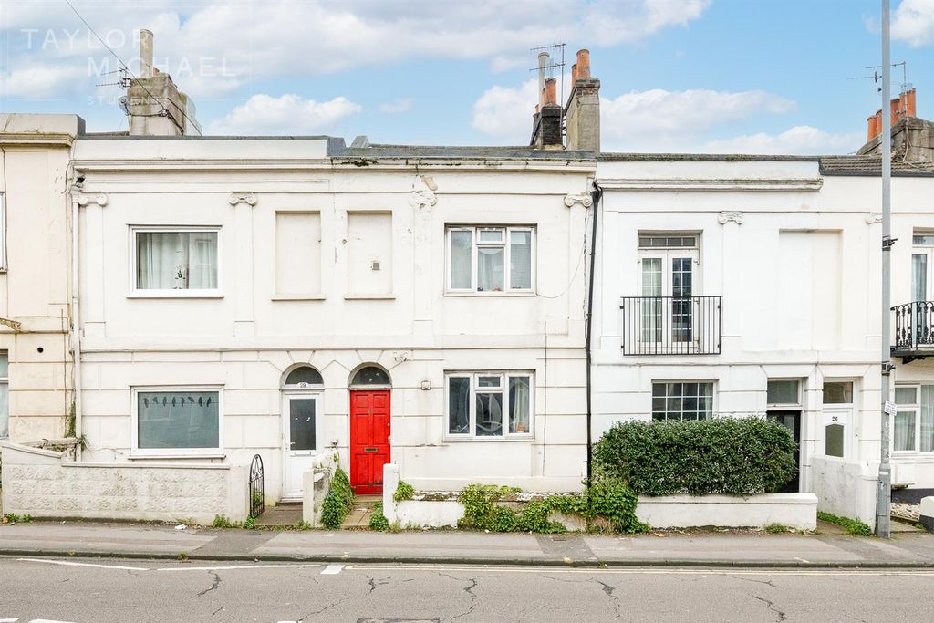 Property photo 1 of 8 Front