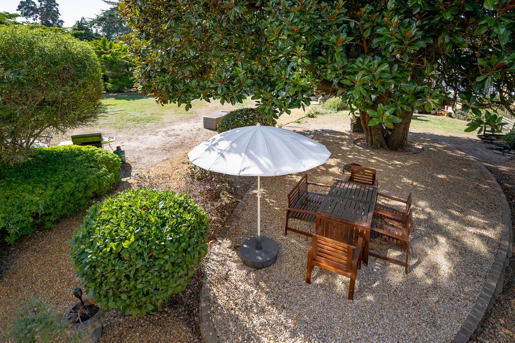 Property photo 3 of 33