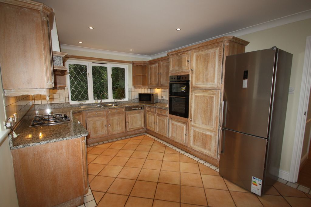 Property photo 3 of 21 Kitchen