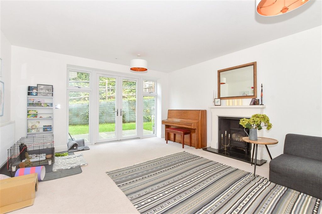 Property photo 2 of 16 Lounge