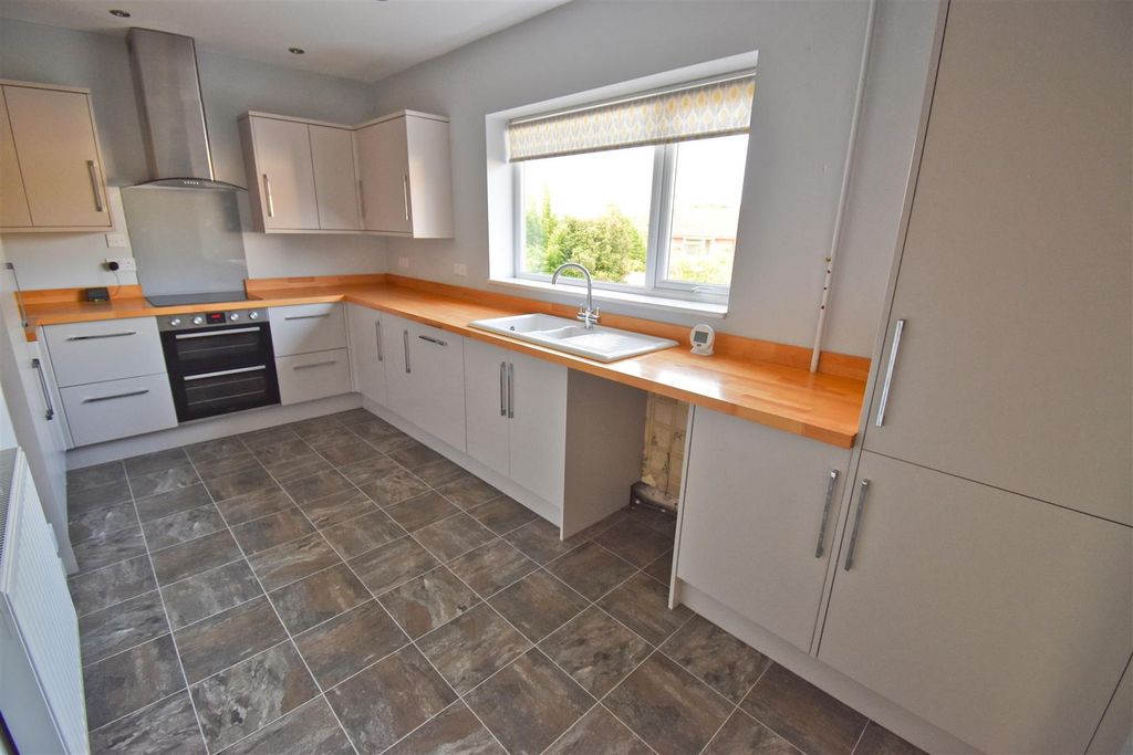 Property photo 2 of 18 Kitchen.Jpg