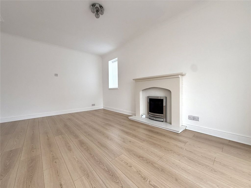 Property photo 3 of 21 Picture No. 05