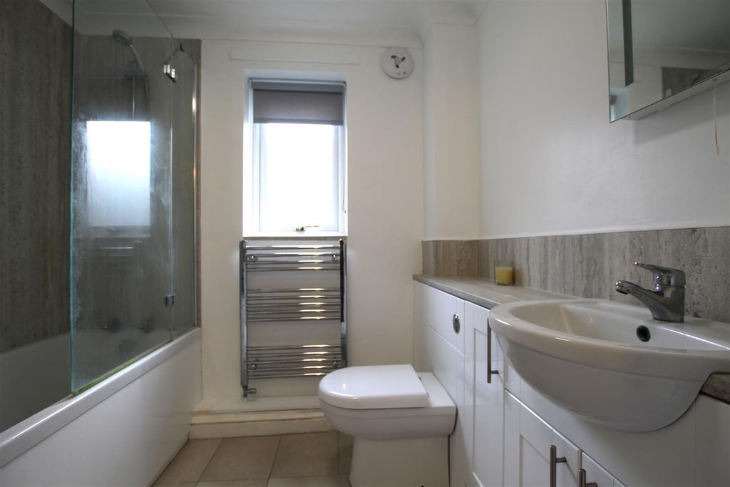 Property photo 2 of 8 Bathroom.Jpg