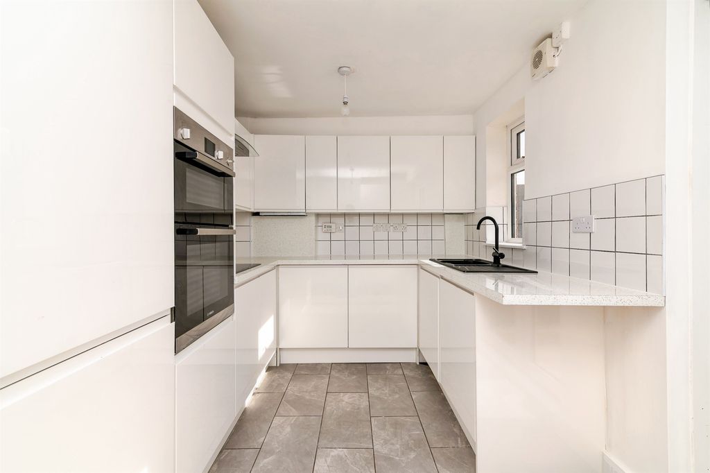 Property photo 1 of 18 Image