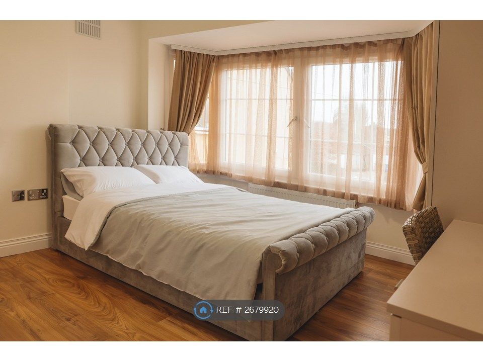 Property photo 1 of 30 Room 3 Double ( Large Room)