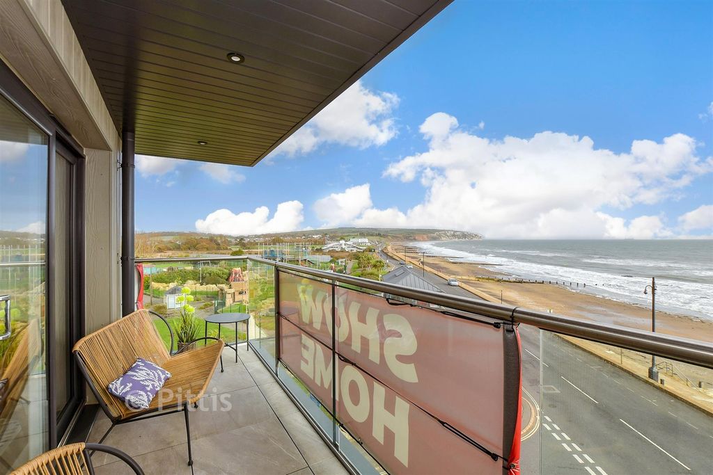 Property photo 2 of 13 Balcony / Terrace
