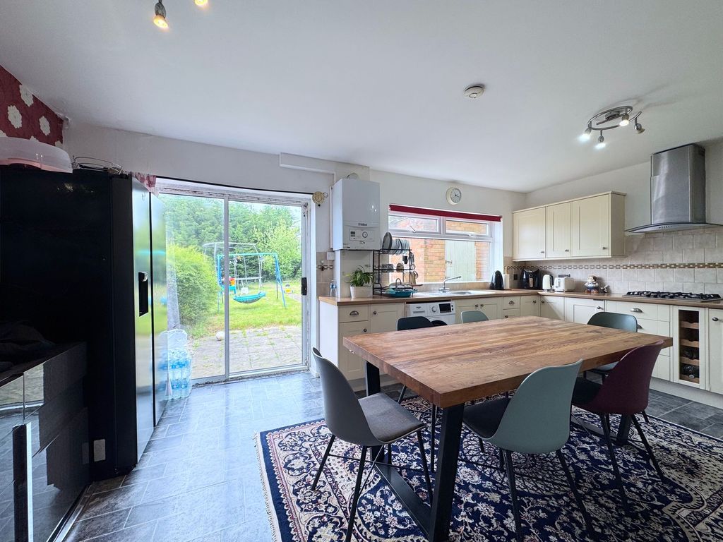 Property photo 2 of 15 Kitchen/Dining Area