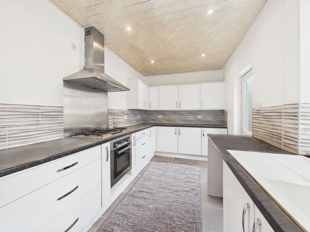 Property photo 3 of 14 Kitchen