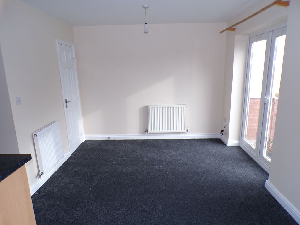 Property photo 3 of 16 Lounge/Dining Area