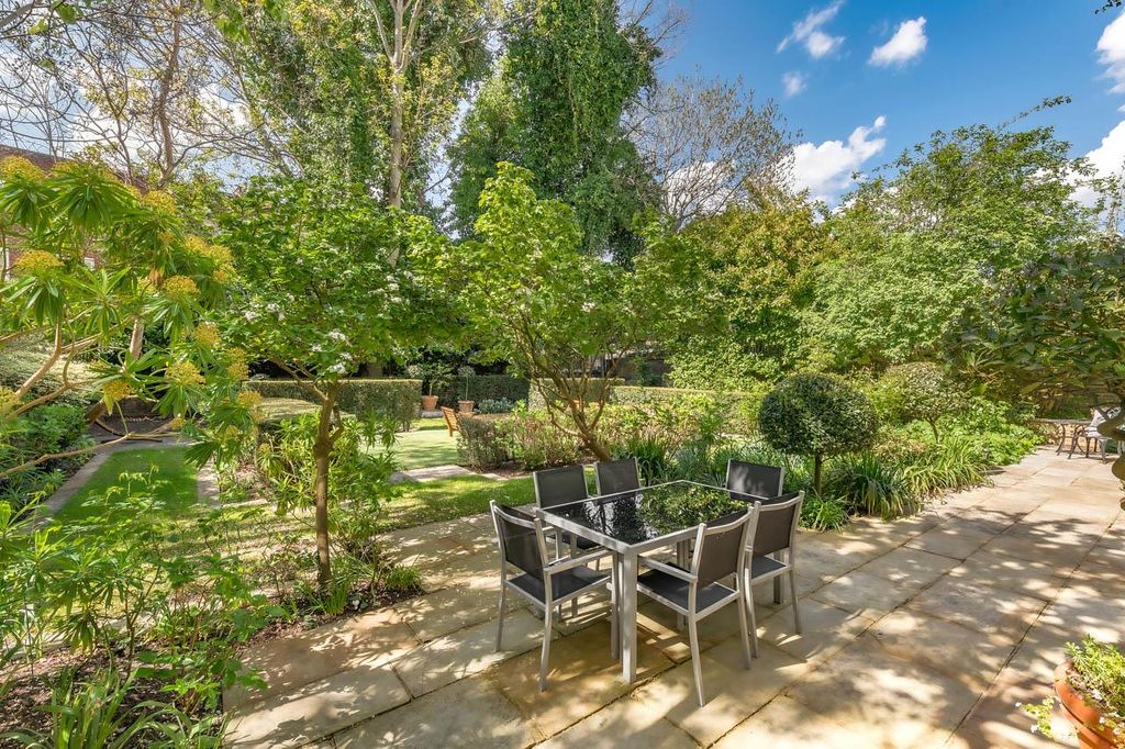 Property photo 3 of 13 Garden